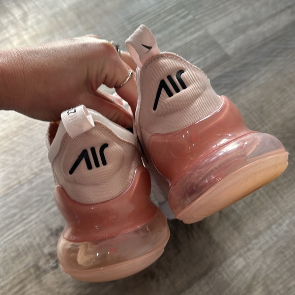 Women’s Nike shoes - Picture 4 of 5